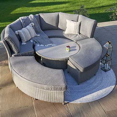About Our Garden Daybeds