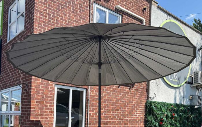 4&#x20;Seasons&#x20;Outdoor&#x20;Shanghai&#x20;3m&#x20;Round&#x20;Centre&#x20;Pole&#x20;Parasol&#x20;and&#x20;15kg&#x20;Base&#x20;-&#x20;Charcoal-8490&#x2F;CBBL1&#x20;1