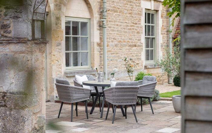 Bramblecrest Mauritius 4 Seat Round Dining Set with Parasol & Base-X23AMA110RT 1