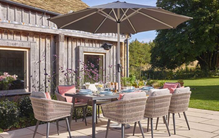 Bramblecrest Mauritius 8 Seat Rectangular Dining Set & Parasol